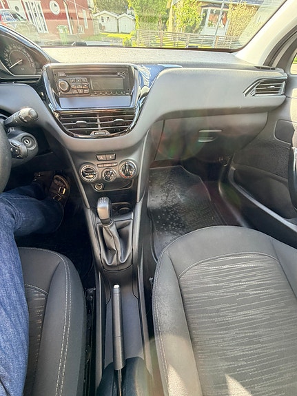 Peugeot 208 7 of 15