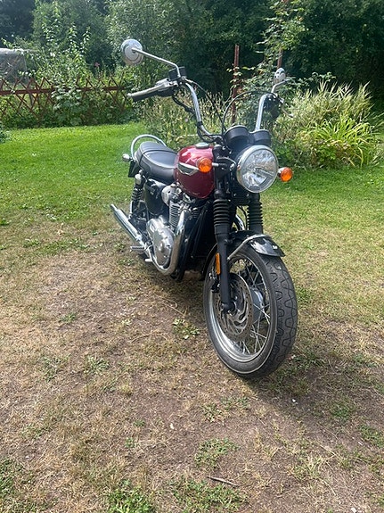 Triumph BONNEVILLE T120 2 of 3