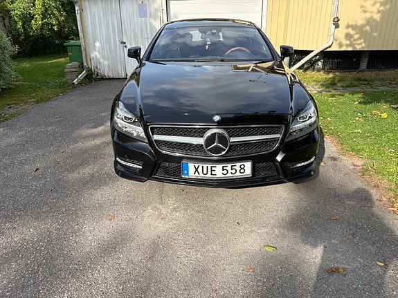 Mercedes-Benz CLS500 3 of 9