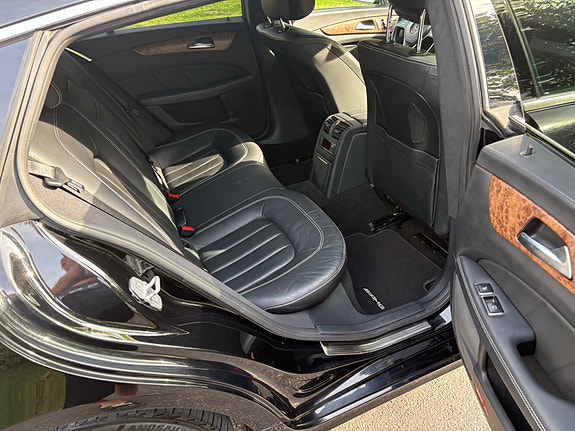 Mercedes-Benz CLS500 6 of 9