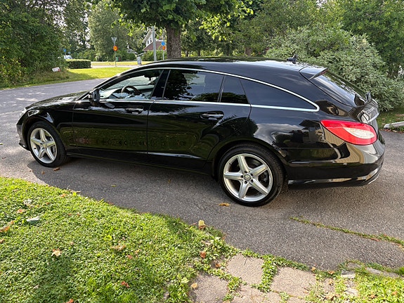 Mercedes-Benz CLS500 2 of 9
