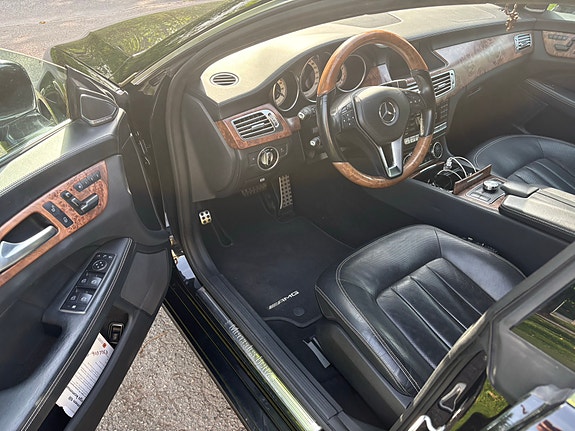Mercedes-Benz CLS500 5 of 9