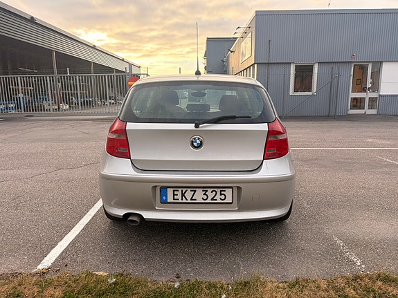 BMW 118d 3 of 5