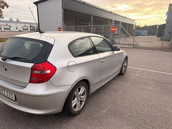 BMW 118d 4 of 5