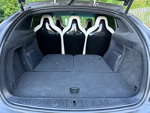 Tesla Model X 8 of 13