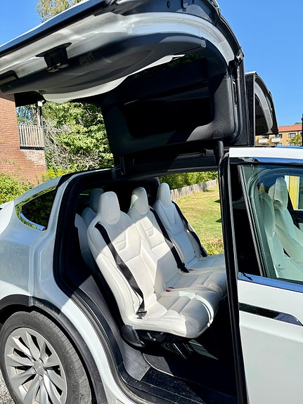 Tesla Model X 4 of 13