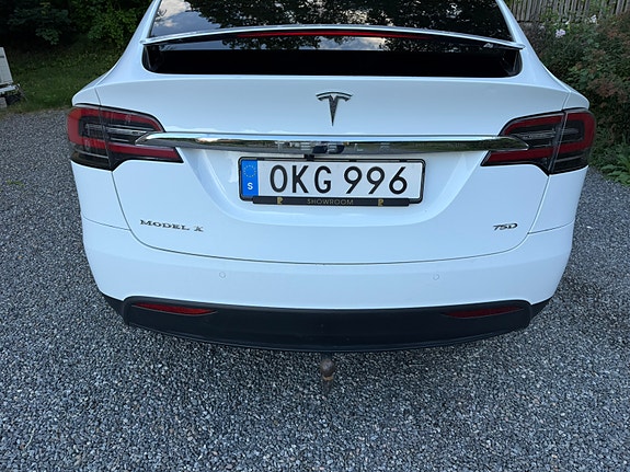 Tesla Model X 9 of 13