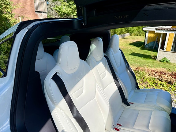 Tesla Model X 5 of 13