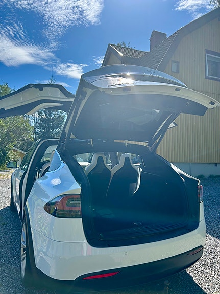 Tesla Model X 6 of 13