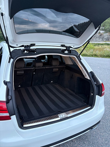 Mercedes-Benz C220 7 of 12
