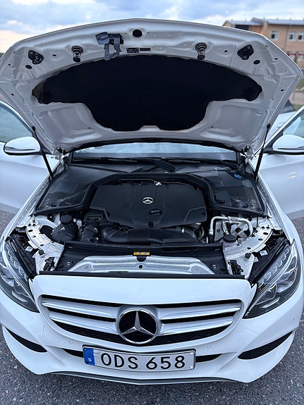 Mercedes-Benz C220 8 of 12