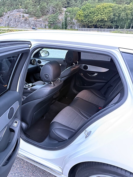 Mercedes-Benz C220 6 of 12