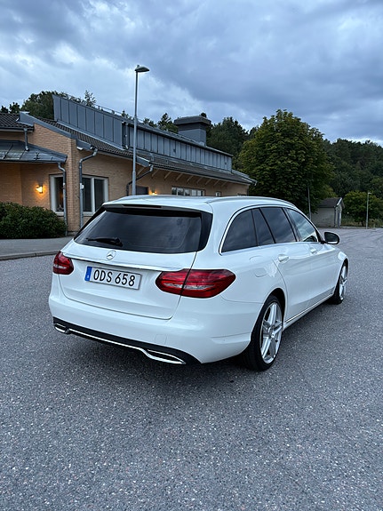Mercedes-Benz C220 4 of 12