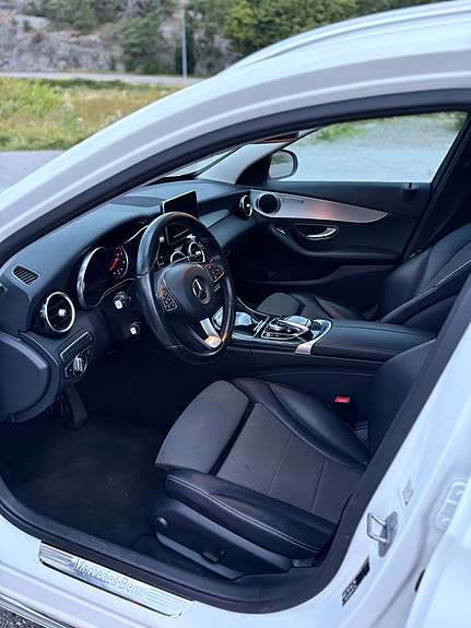 Mercedes-Benz C220 5 of 12