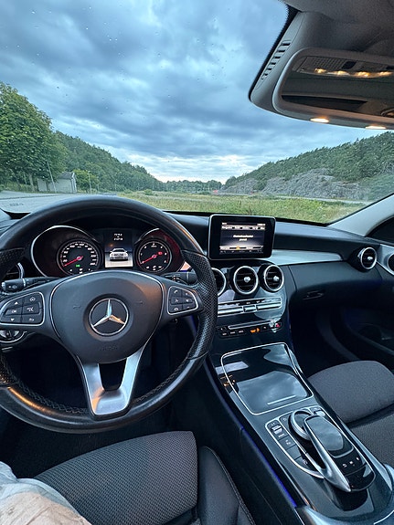 Mercedes-Benz C220 9 of 12