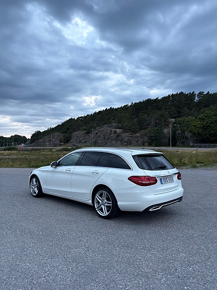 Mercedes-Benz C220 3 of 12