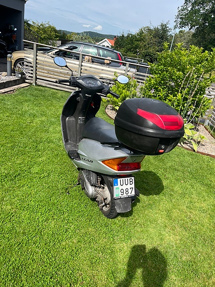 Honda SCV100 3 of 4