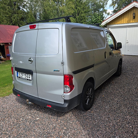 Nissan NV200 2 of 3