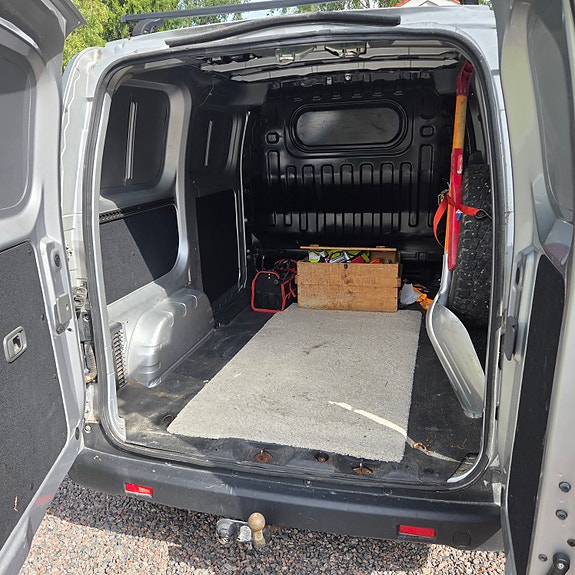 Nissan NV200 3 of 3