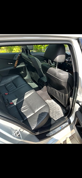 BMW 545i 4 of 6