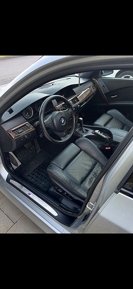 BMW 545i 3 of 6