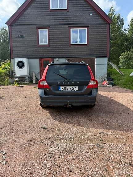 Volvo V70 3 of 5