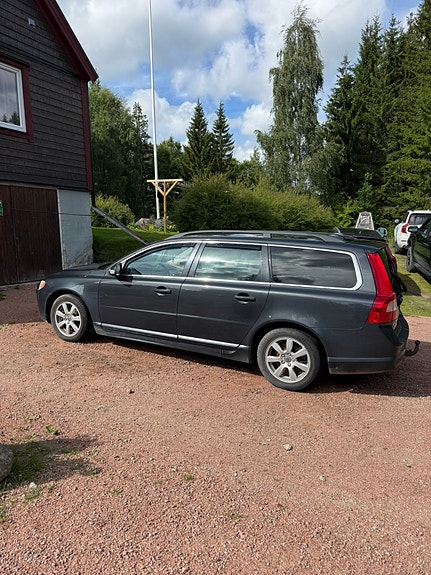 Volvo V70 2 of 5