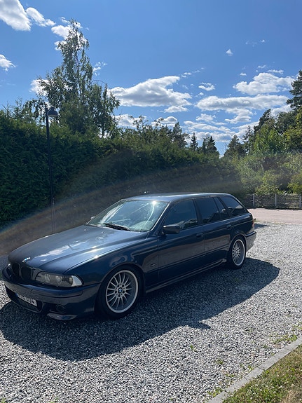 BMW 520i 2 of 8