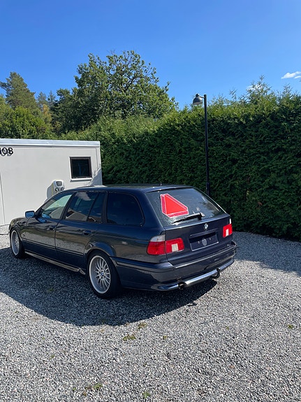 BMW 520i 3 of 8