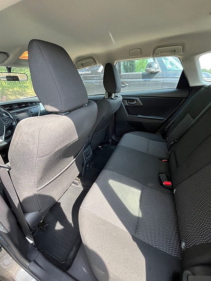 Toyota Auris 7 of 9
