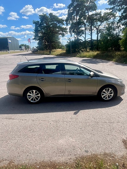 Toyota Auris 4 of 9
