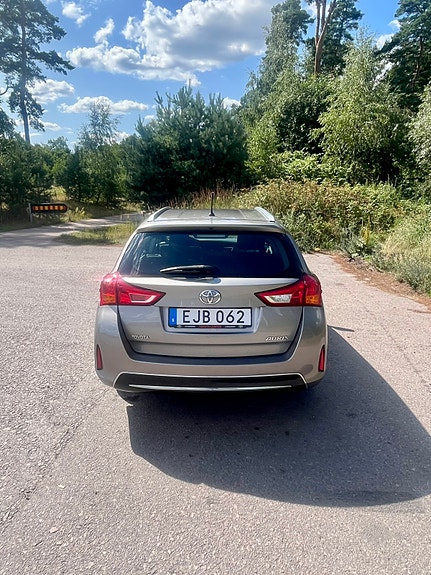 Toyota Auris 3 of 9