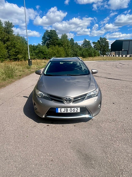 Toyota Auris 5 of 9