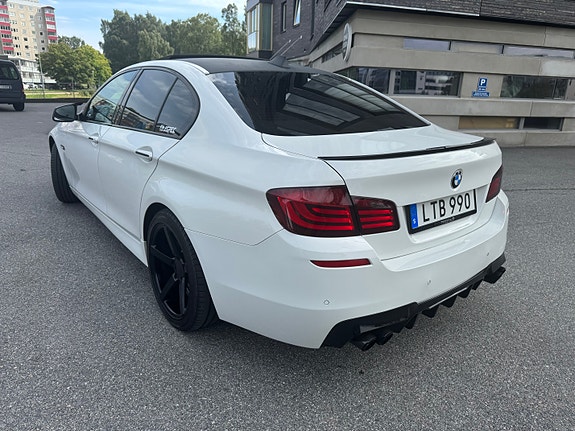 BMW 523i 3 of 9