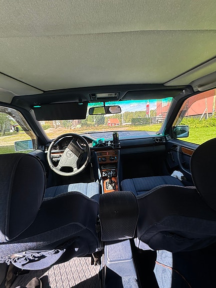 Mercedes-Benz 200 E 4 of 7