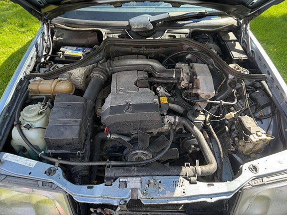 Mercedes-Benz 200 E 6 of 7
