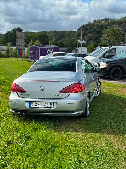 Peugeot 307 CC 2 of 10