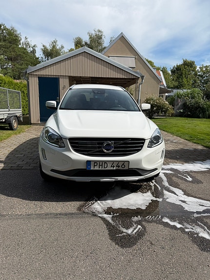 Volvo XC60 2 of 14
