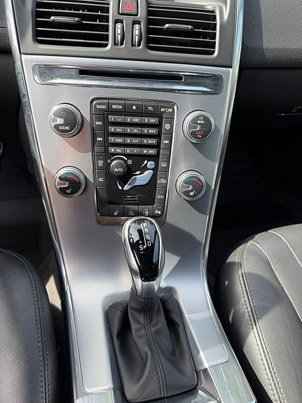 Volvo XC60 13 of 14