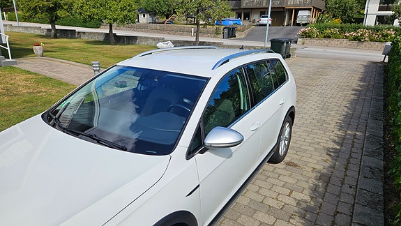 Volkswagen Golf Alltrack 9 of 25
