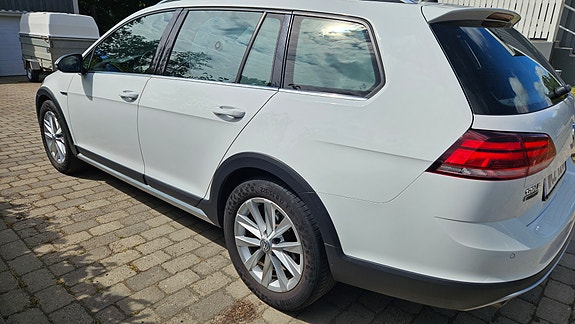 Volkswagen Golf Alltrack 8 of 25