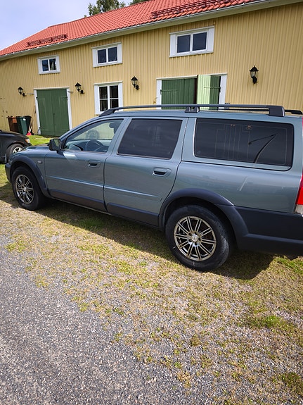 Volvo XC70 3 of 6