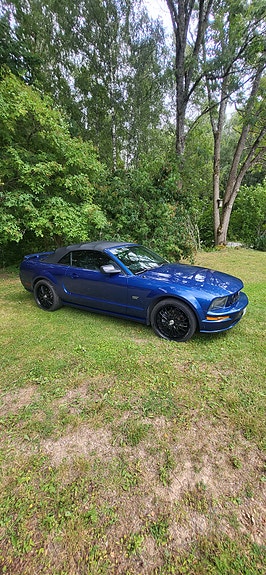 Ford Mustang 4 of 5