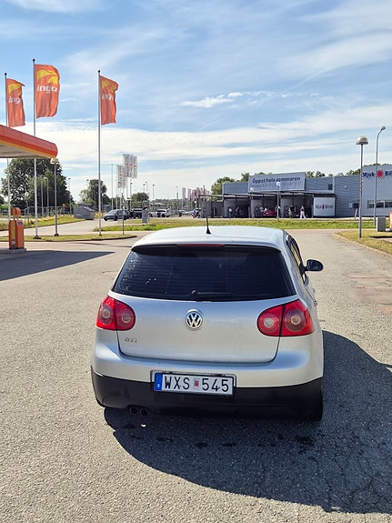Volkswagen Golf V 3 of 6