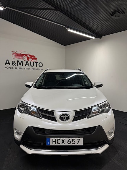 Toyota RAV4 2 of 18