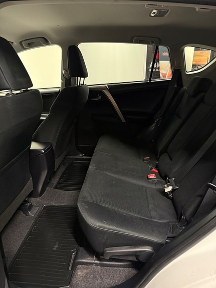 Toyota RAV4 18 of 18