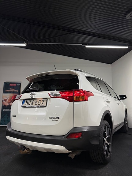 Toyota RAV4 7 of 18