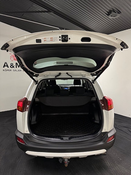 Toyota RAV4 8 of 18