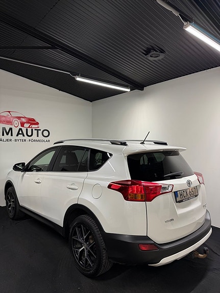 Toyota RAV4 6 of 18