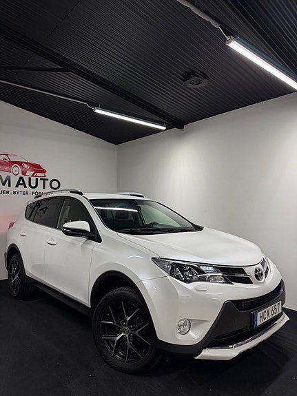 Toyota RAV4 3 of 18